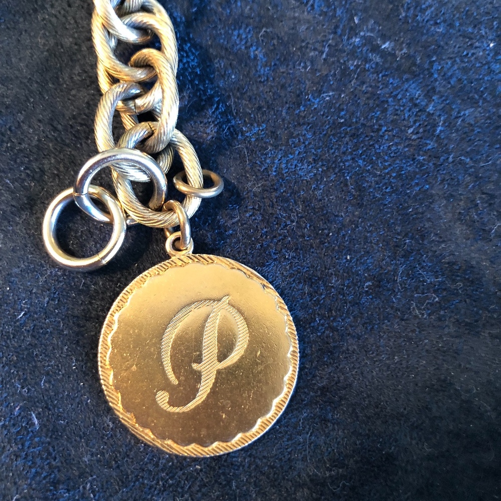 Maximal Art Gold lInk bracelet with P charm